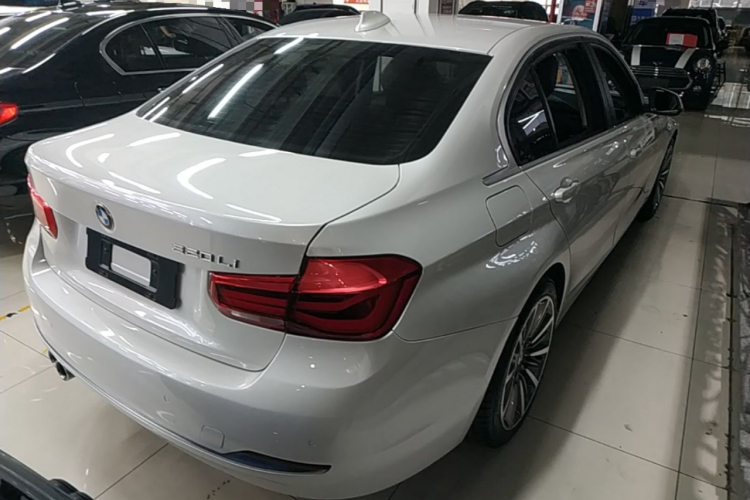 BMW 3 Series 2019 #5 BMW 3 Series 2019 car image #5