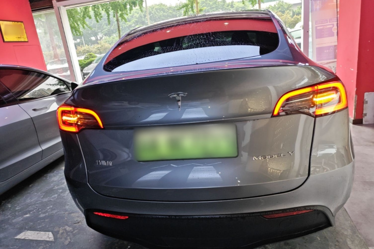 Tesla Model Y 2024 #6 Tesla Model Y 2024 car image #6