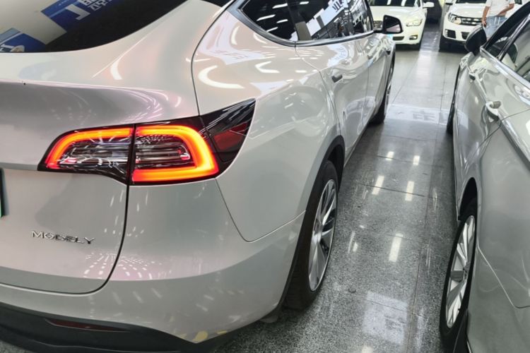 Tesla Model Y 2023 #8 Tesla Model Y 2023 car image #8