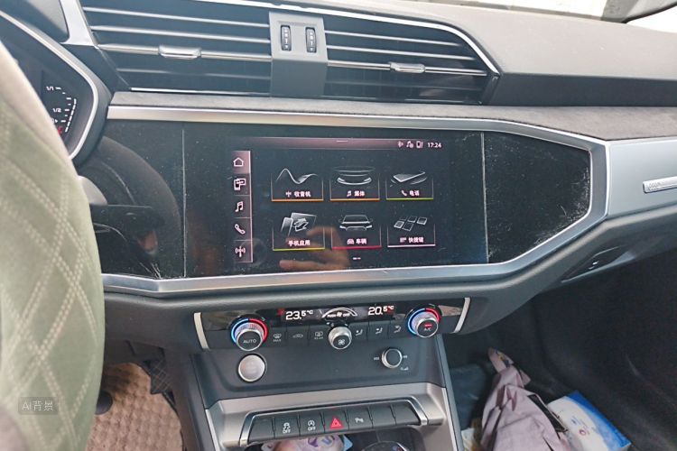Audi Q3 2020 car image #15