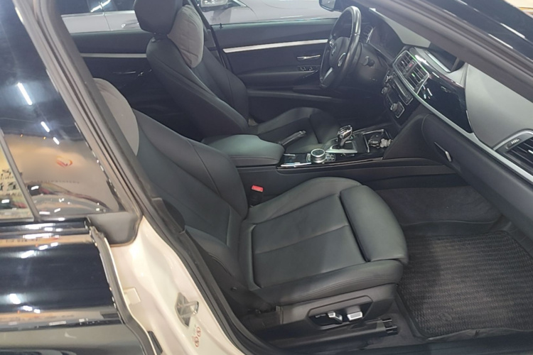 BMW 3 Series GT 2020 car image #24