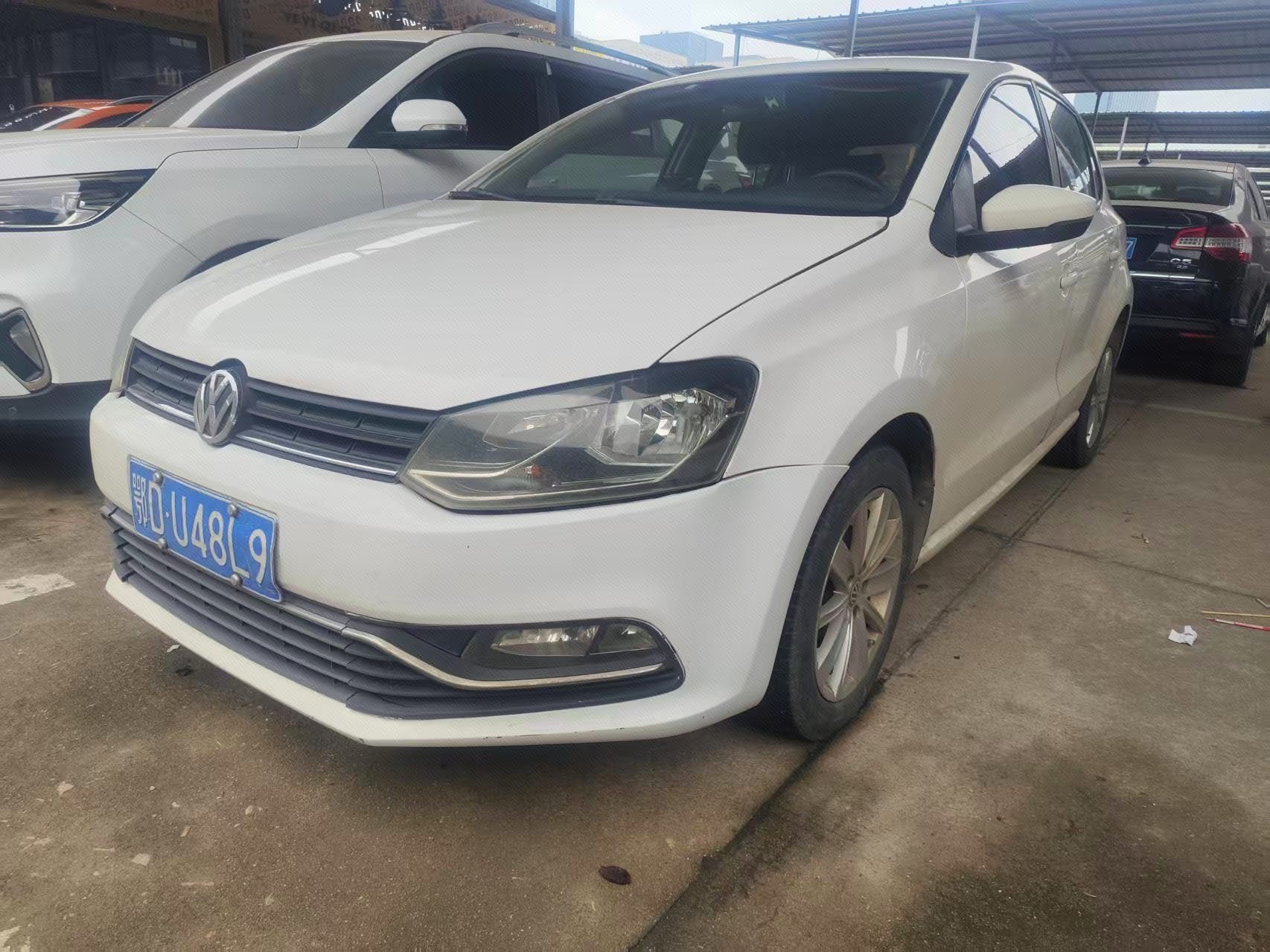 Volkswagen Polo 2015 car image 