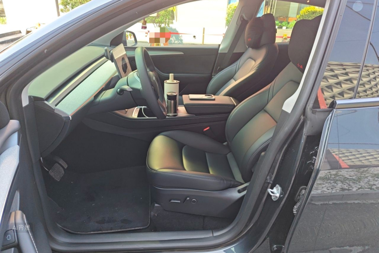 Tesla Model Y 2024 immagine di auto #17