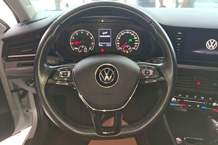 Volkswagen Bora 2022 car image #18