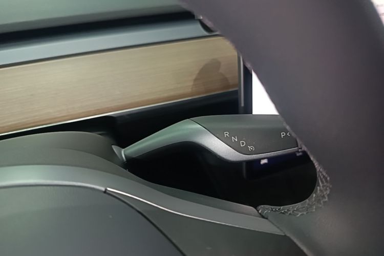 Tesla Model Y 2021 car image #14
