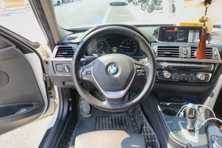 BMW 3 Series 2019 #15 BMW 3 Series 2019 car image #15