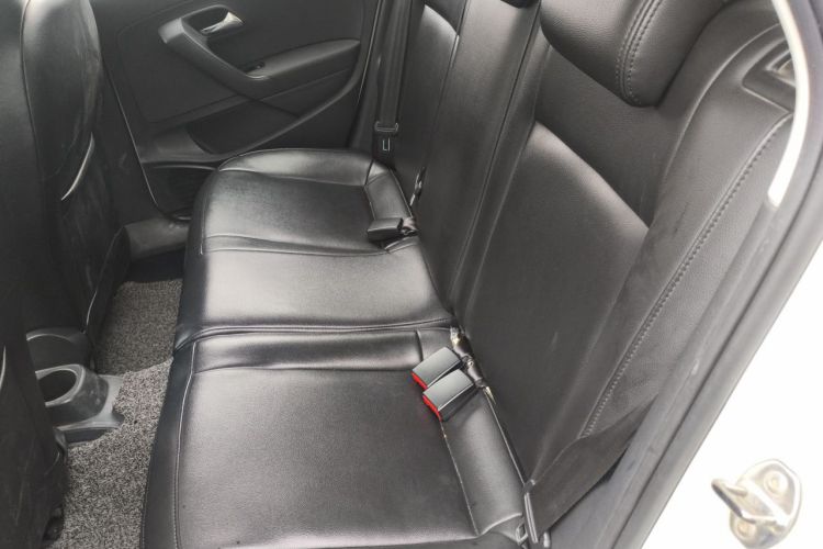 Volkswagen Polo 2016 car image #14