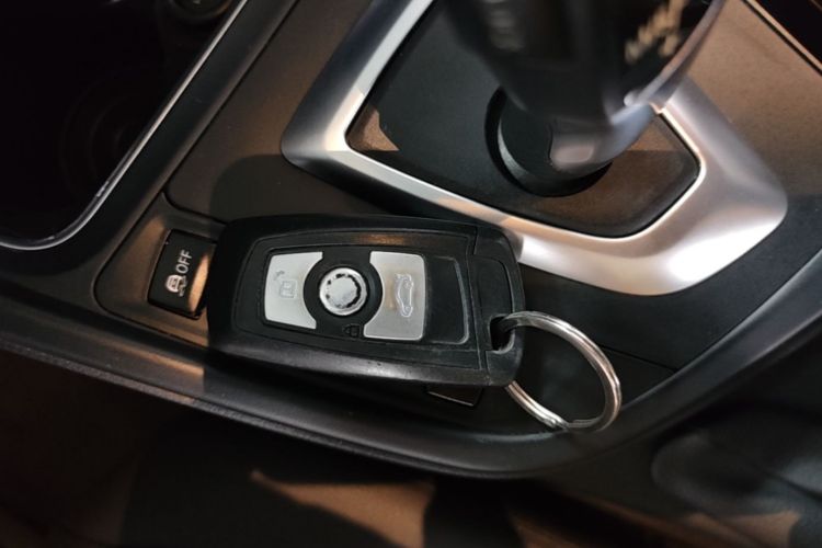 BMW 3 Series 2017 car image #9