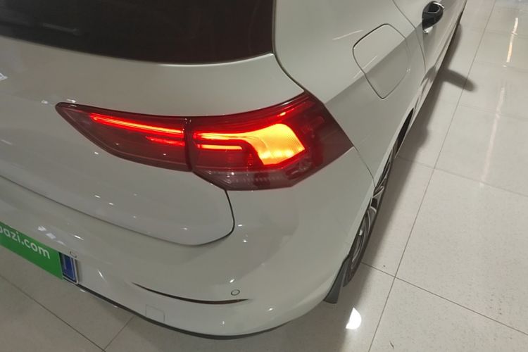 Volkswagen Golf 2023 car image #8