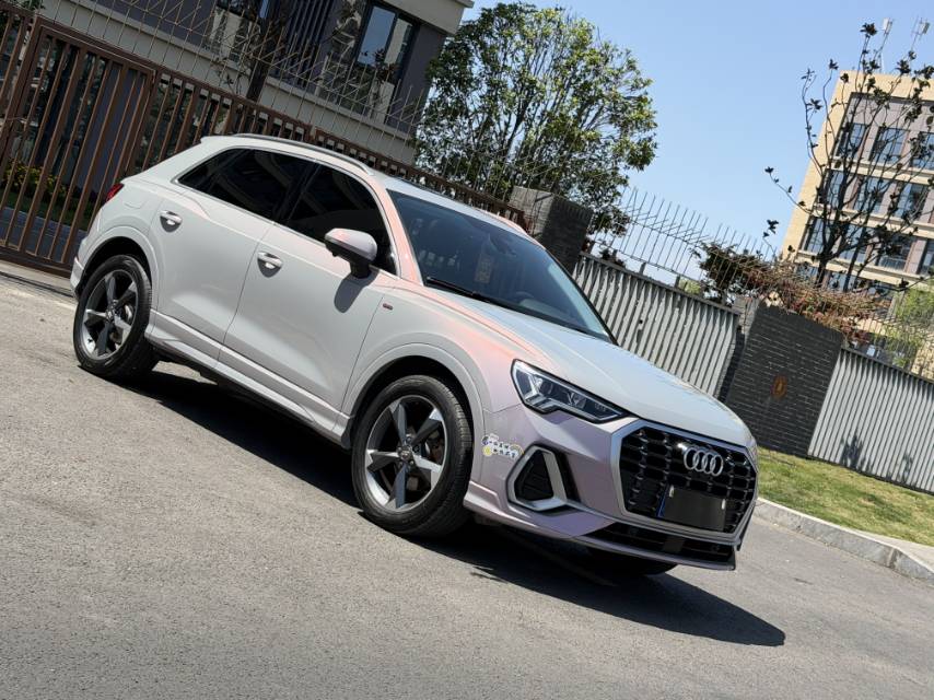 Audi Q3 2019 car image #5