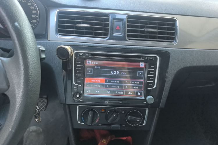 Volkswagen Santana 2016 car image #13