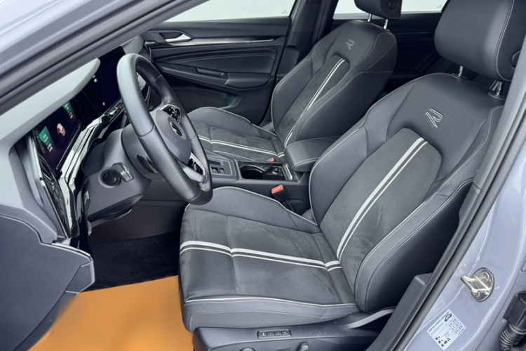 Volkswagen Golf 2021 car image #9