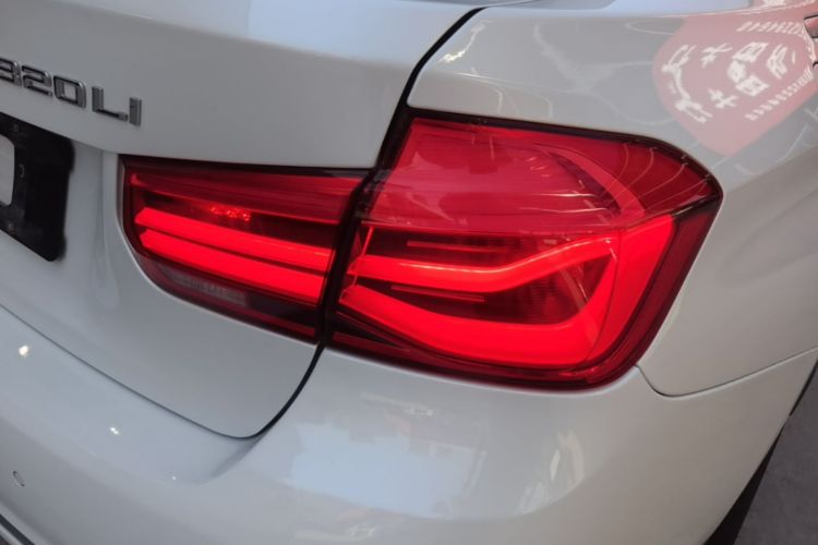 BMW 3 Series 2018 #8 BMW 3 Series 2018 car image #8
