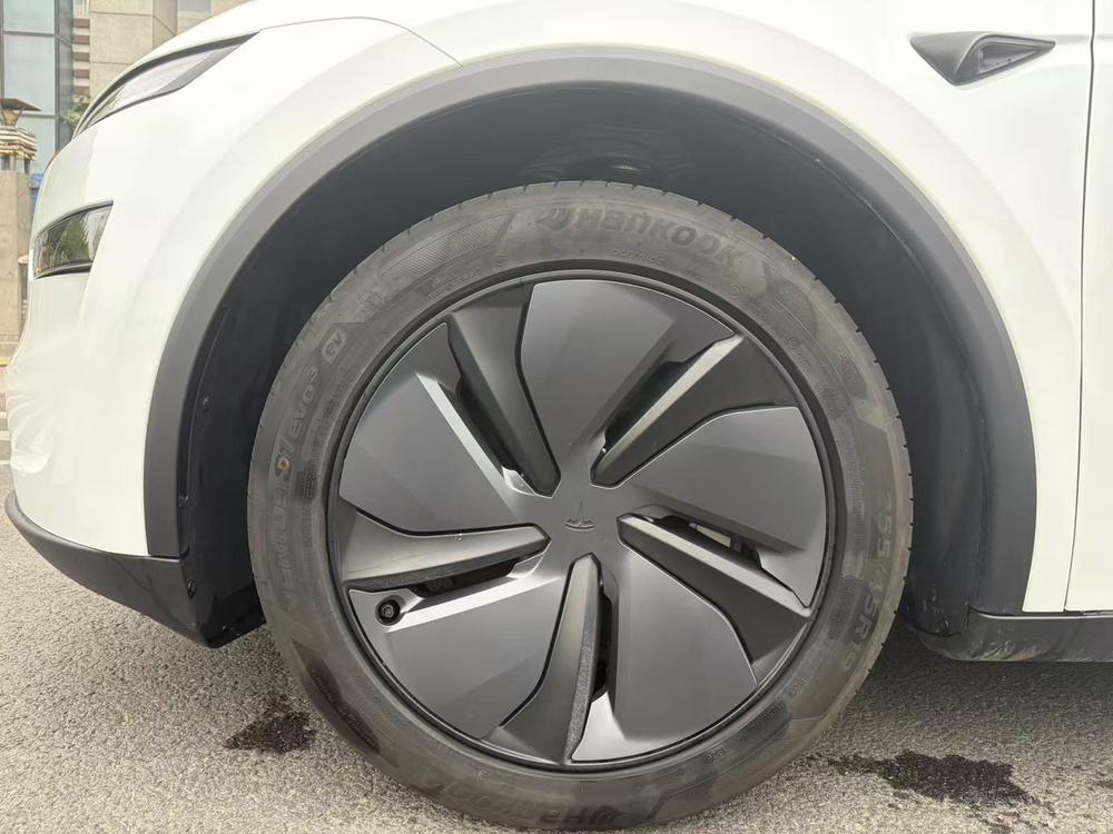Tesla Model Y 2026 #10 Tesla Model Y 2026 صورة سيارة #10