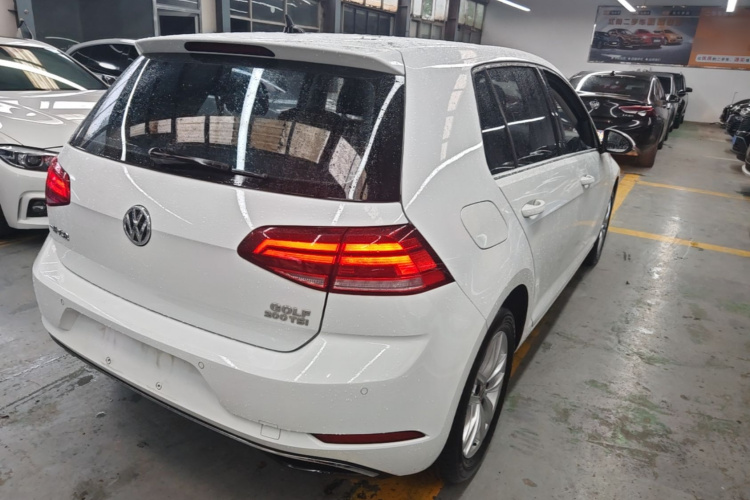 Volkswagen Golf 2020 car image #7