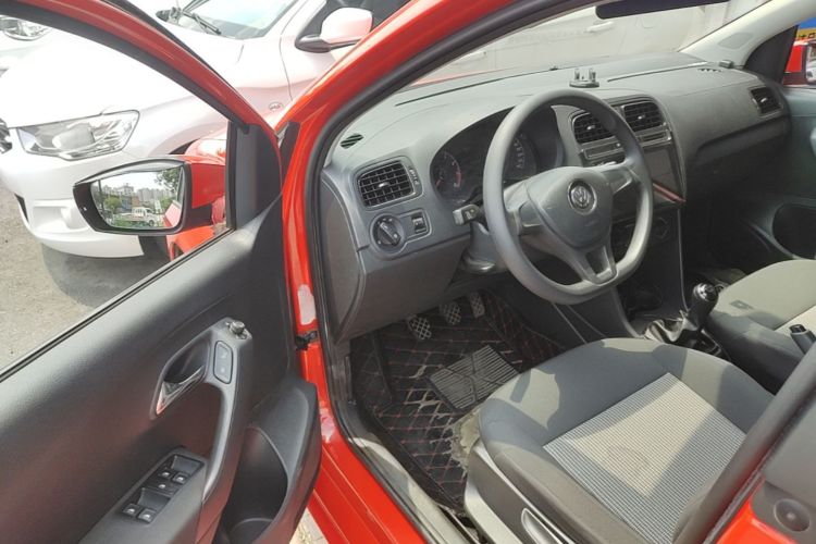 Volkswagen Polo 2017 car image #16