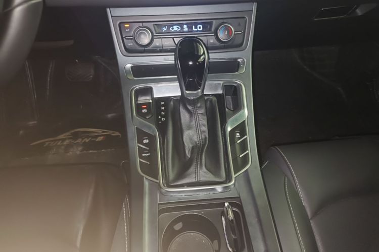 GEELY Emgrand 2019 #14 GEELY Emgrand 2019 car image #14