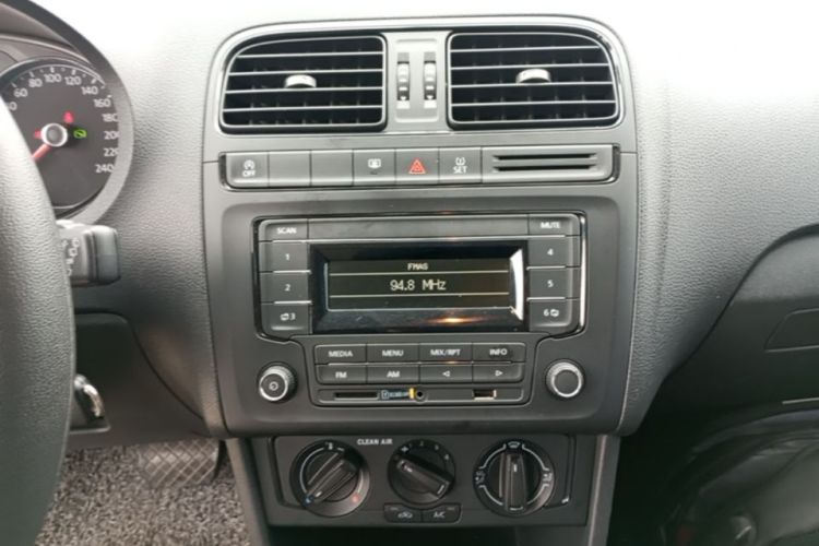 Volkswagen Polo 2019 car image #13