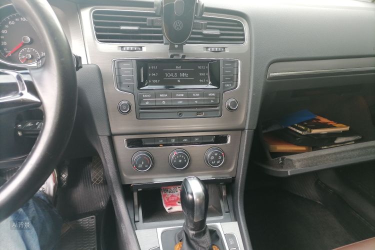 Volkswagen Golf 2014 car image #15