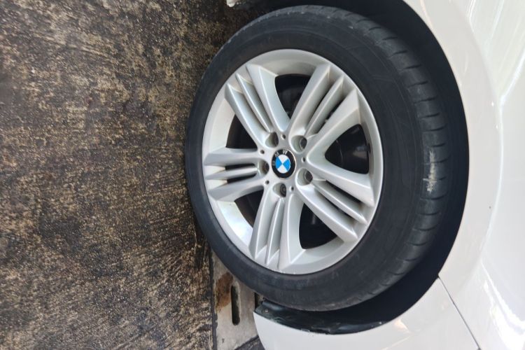 BMW 3 Series 2017 #9 BMW 3 Series 2017 car image #9