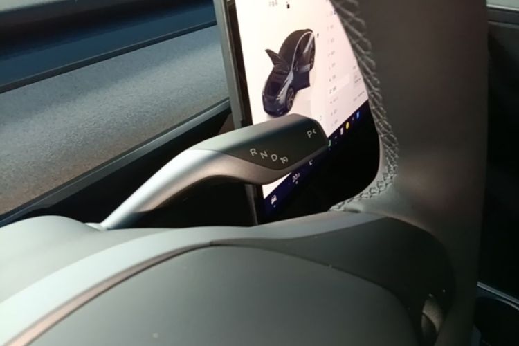 Tesla Model Y 2024 car image #14