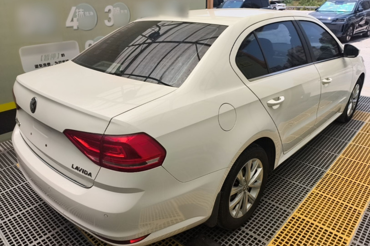 Volkswagen Lavida 2017 car image #7