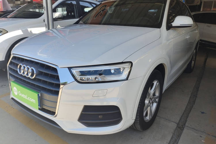 Audi Q3 2018 car image #2