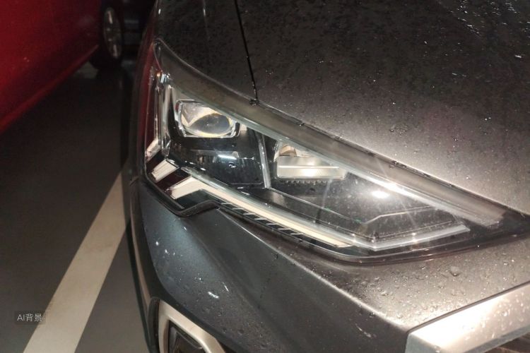 Audi Q3 2021 car image #8
