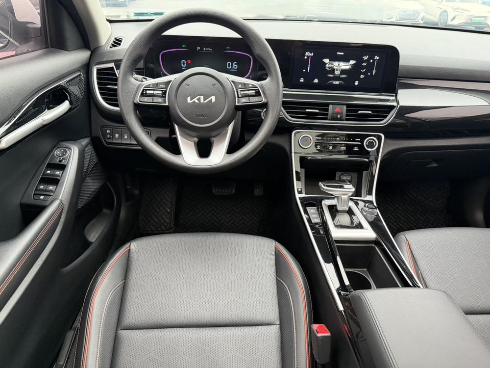 Kia Seltos 2023 car image #17