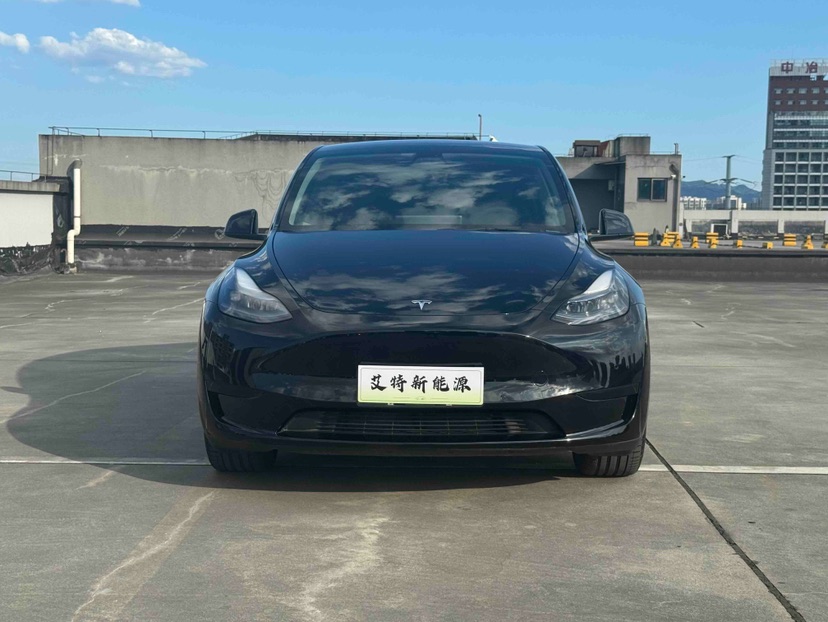Tesla Model Y 2023 #2 Tesla Model Y 2023 car image #2