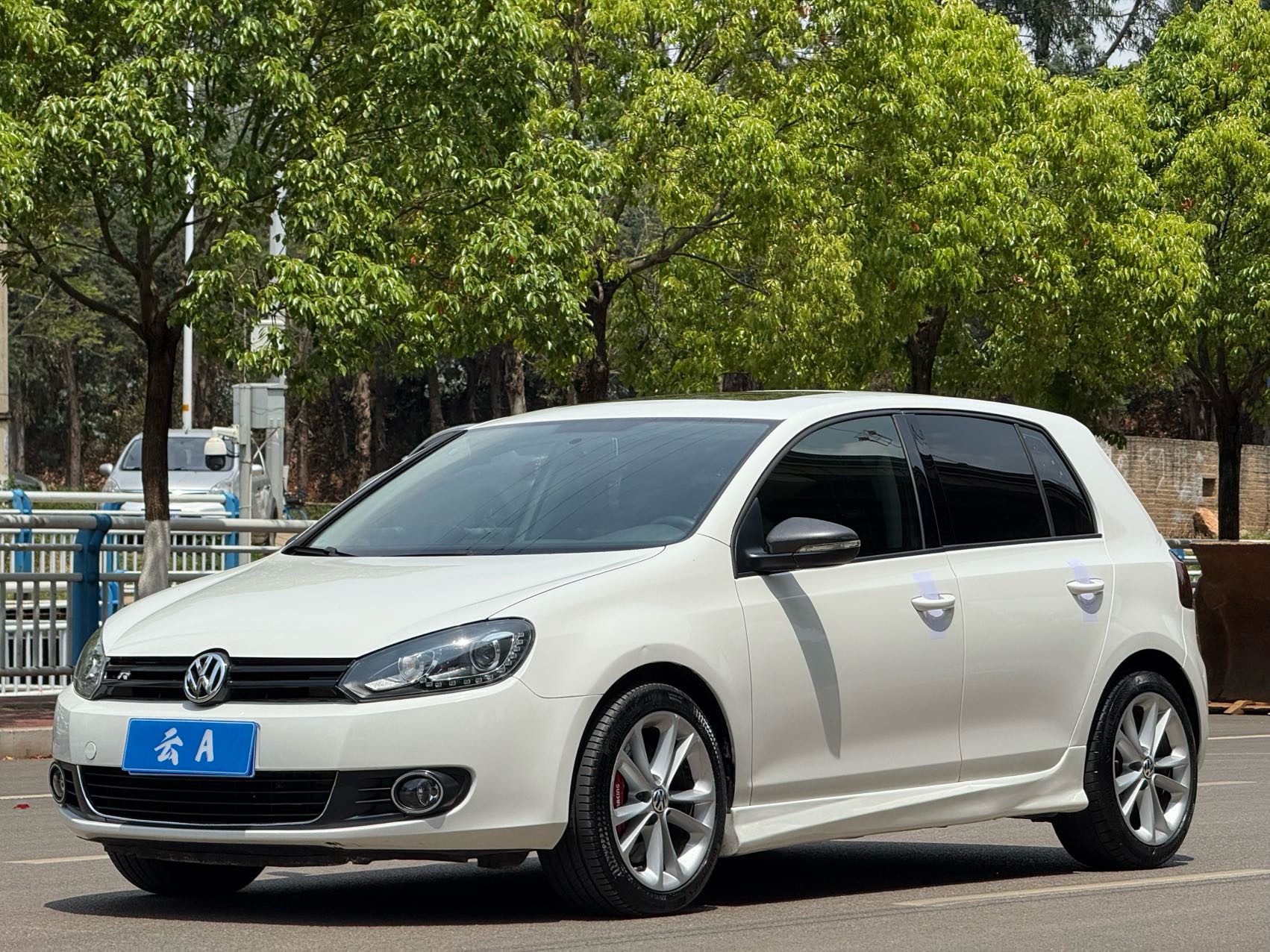 Volkswagen Golf 2012 car image 