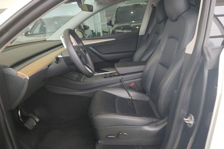 Tesla Model Y 2022 car image #15