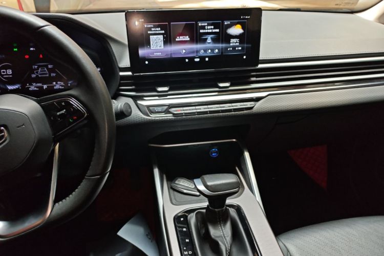 GEELY Emgrand 2022 car image #13