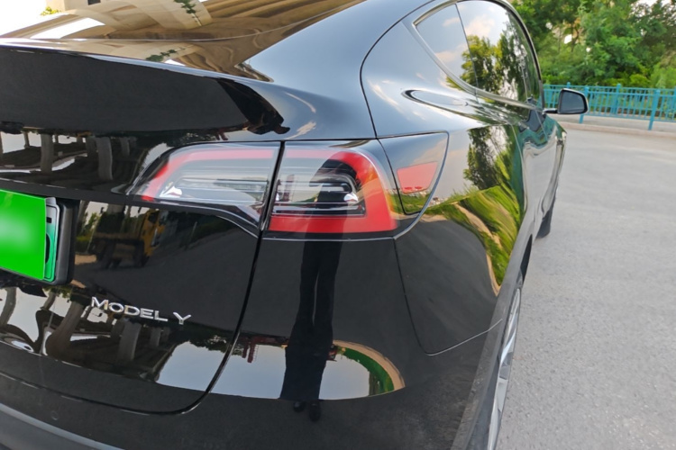 Tesla Model Y 2023 immagine di auto #8