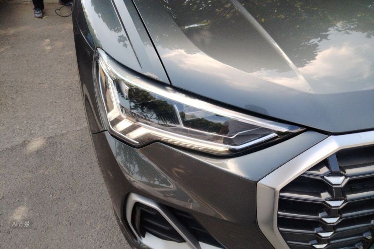 Audi Q3 2021 car image #8