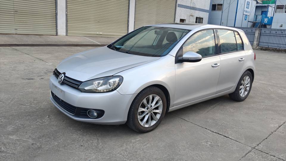 Volkswagen Golf 2012 car image 