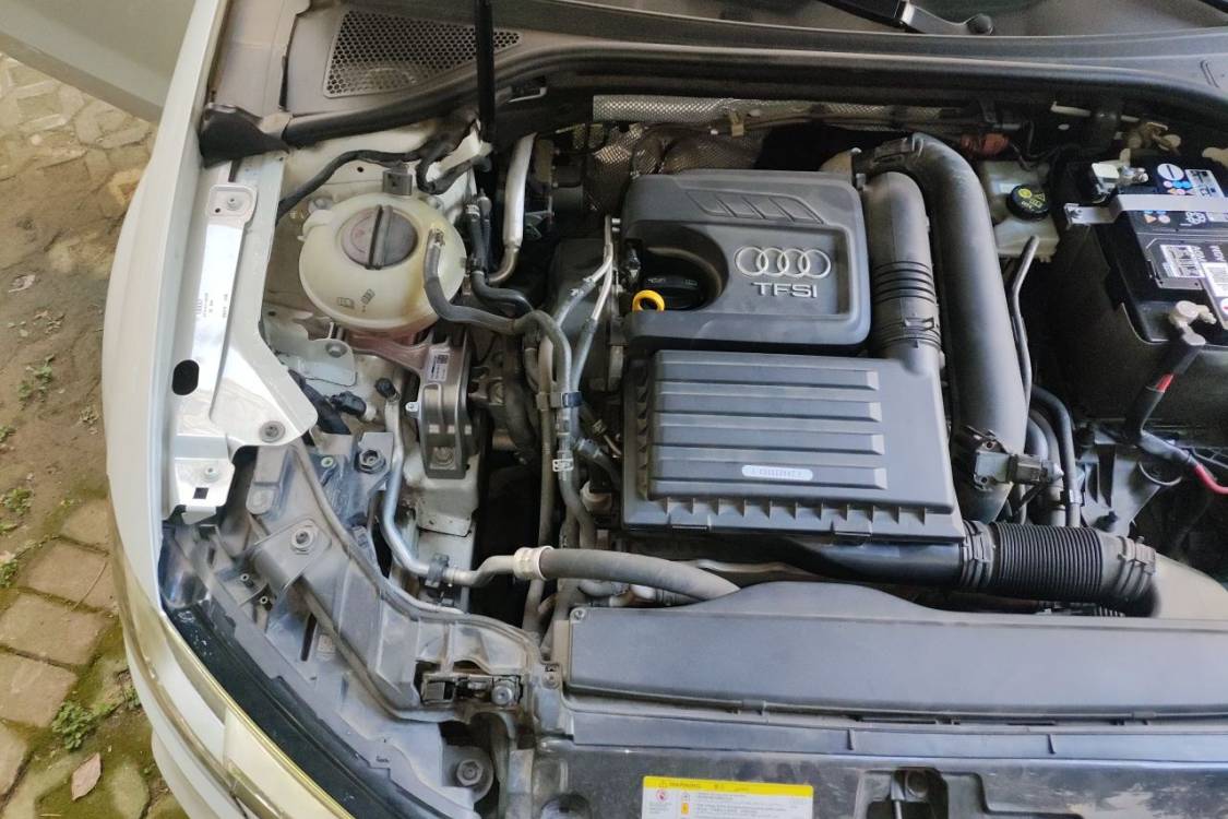 Audi A3 2018 car image #11
