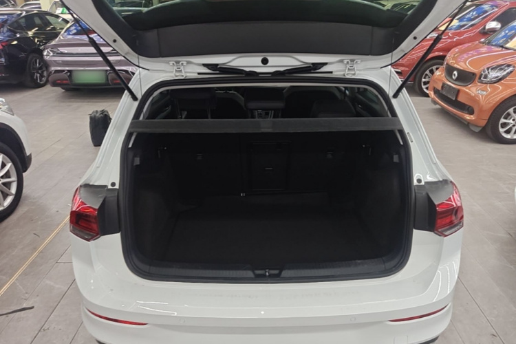Volkswagen Golf 2021 car image #21
