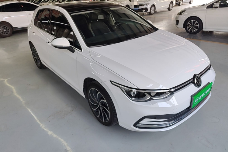 Volkswagen Golf 2024 car image #4