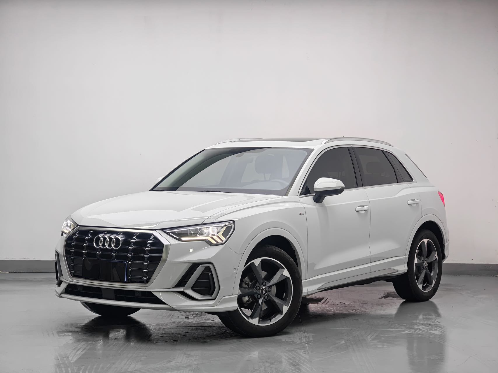 Audi Q3 2023 Audi Q3 2023 car image