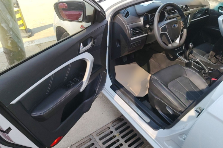 GEELY Emgrand 2017 car image #16