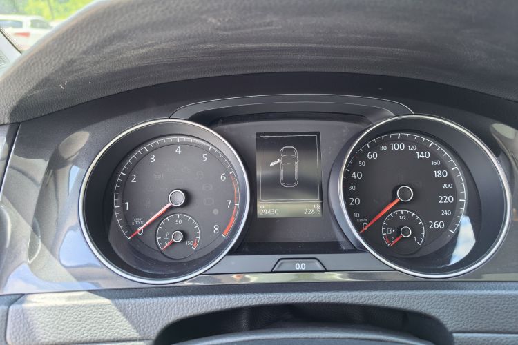 Volkswagen Golf 2019 car image #8