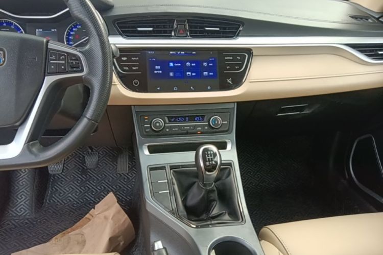 GEELY Emgrand 2019 car image #13