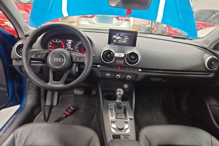Audi A3 2018 car image #10