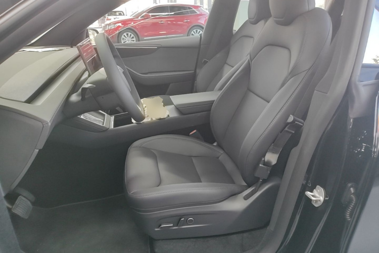 Tesla Model Y 2026 #15 Tesla Model Y 2026 car image #15