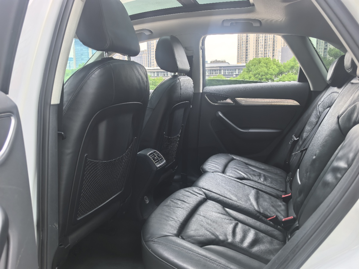 Audi Q3 2015 car image #5