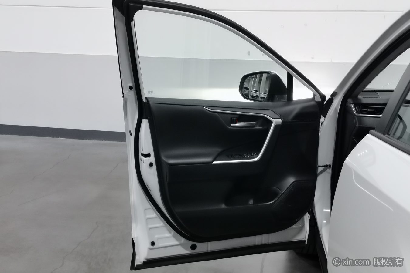 Toyota RAV4 2021 car image #8