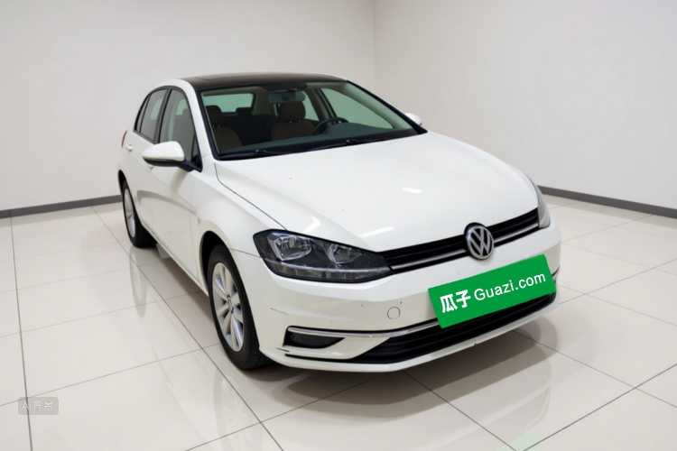 Volkswagen Golf 2018 car image #4