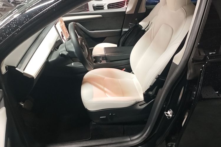 Tesla Model Y 2022 immagine di auto #15
