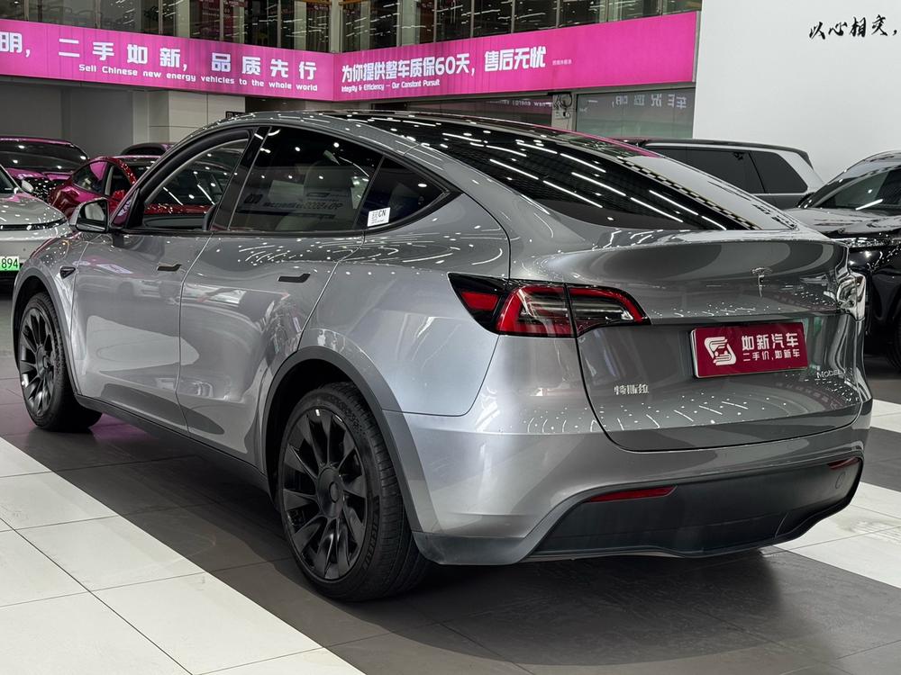 Tesla Model Y 2024 #4 Tesla Model Y 2024 car image #4